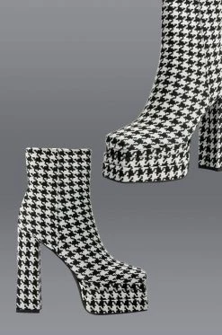 AZALEA WANG CAYENNE HOUNDSTOOTH CHUNKY BOOTIE IN BLACK WHITE -Azalea Wang store azalea wang cayenne houndstooth chunky bootie in black white black white 1 1 c1
