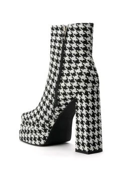 AZALEA WANG CAYENNE HOUNDSTOOTH CHUNKY BOOTIE IN BLACK WHITE -Azalea Wang store azalea wang cayenne houndstooth chunky bootie in black white black white 4 4 c1