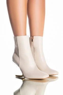 AZALEA WANG FASHIONISTA BOOTIE IN BONE