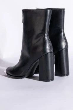 AZALEA WANG FRESCO ZIP CHUNKY BOOT IN BLACK -Azalea Wang store azalea wang fresco zip chunky boot in black black 5 5