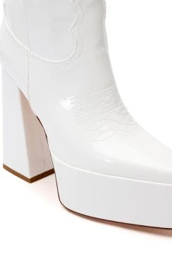 AZALEA WANG KACEY CHUNKY PATENT WESTERN BOOT IN WHITE -Azalea Wang store azalea wang kacey chunky patent western boot in white white 5 5 c1