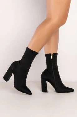 AZALEA WANG NOTHING LASTS FOREVER CHUNKY BOOTIE IN BLACK -Azalea Wang store azalea wang nothing lasts forever chunky bootie in black black 2 2 c1