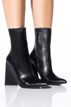 AZALEA WANG SIMPLY IRRESISTIBLE CHUNKY PU BOOTIE IN BLACK