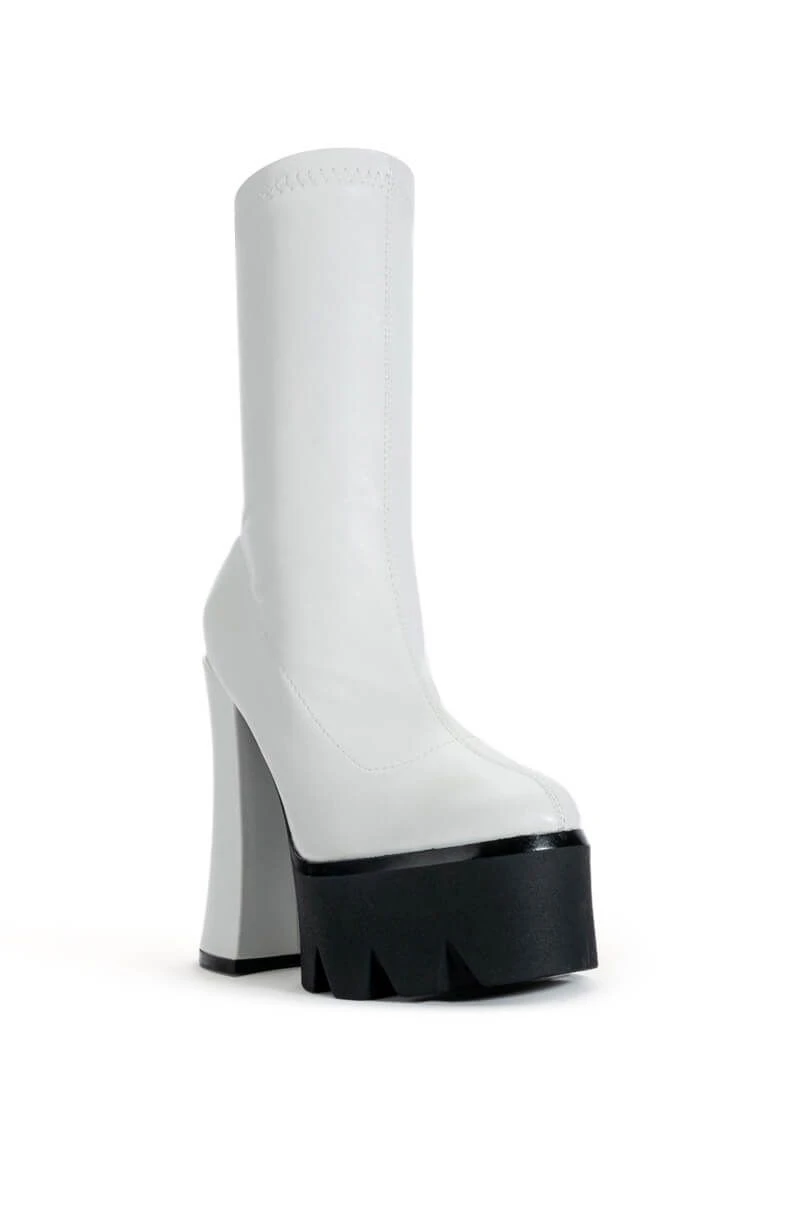 AZALEA WANG TATI CHUNKY BOOT IN WHITE 5 AZALEA WANG TATI CHUNKY BOOT IN WHITE - Image 3