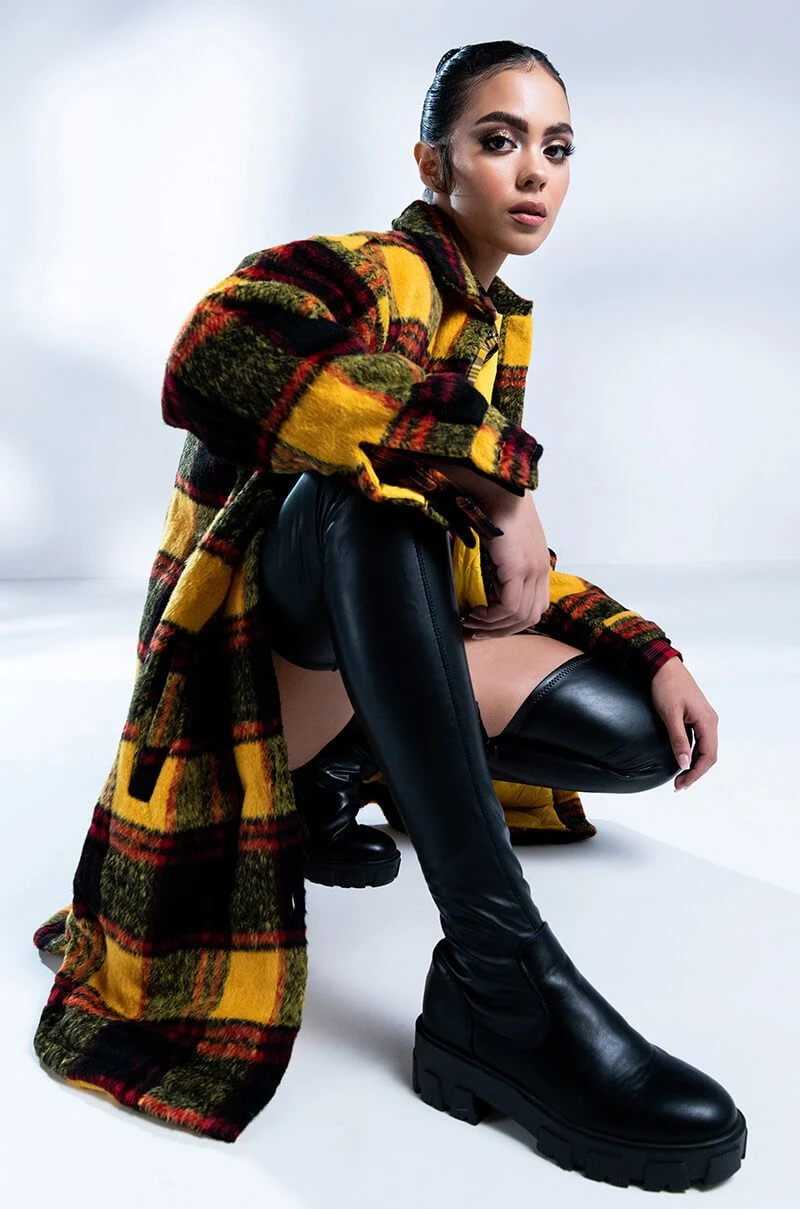 **SLIM FIT** AZALEA WANG LATE NIGHTS FITTED OVER THE KNEE FLATFORM BOOT WITH 4 WAY STRETCH 7 **SLIM FIT** AZALEA WANG LATE NIGHTS FITTED OVER THE KNEE FLATFORM BOOT WITH 4 WAY STRETCH - Image 5